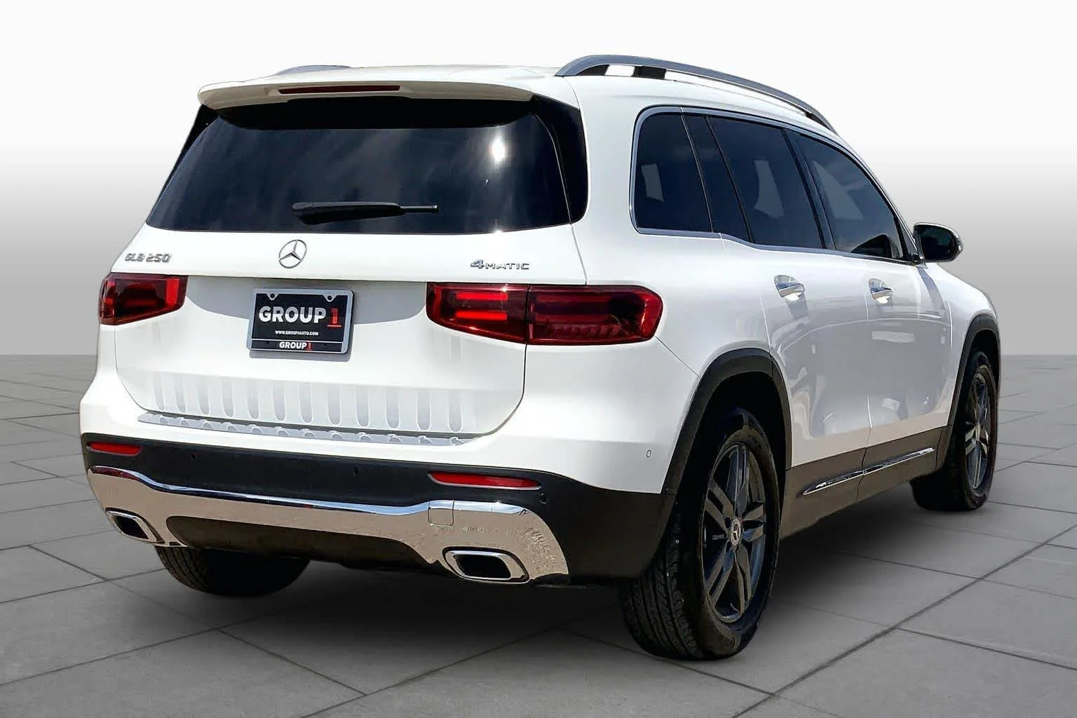Used 2025 Polar White Mercedes-Benz GLB 250 image 13