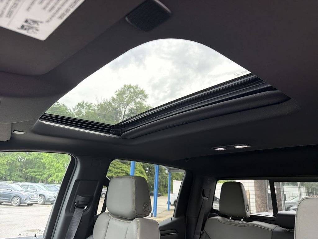 Used 2022 White Chevrolet ZR2 image 19