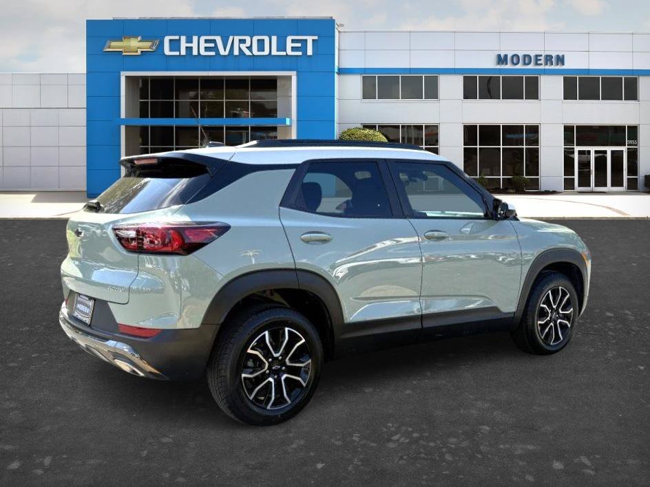 Used 2025 Cacti Green Chevrolet ACTIV image 5