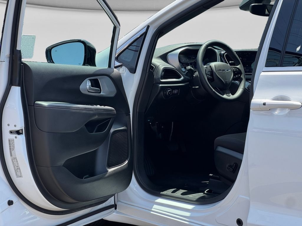 Used 2024 White Chrysler Touring image 8