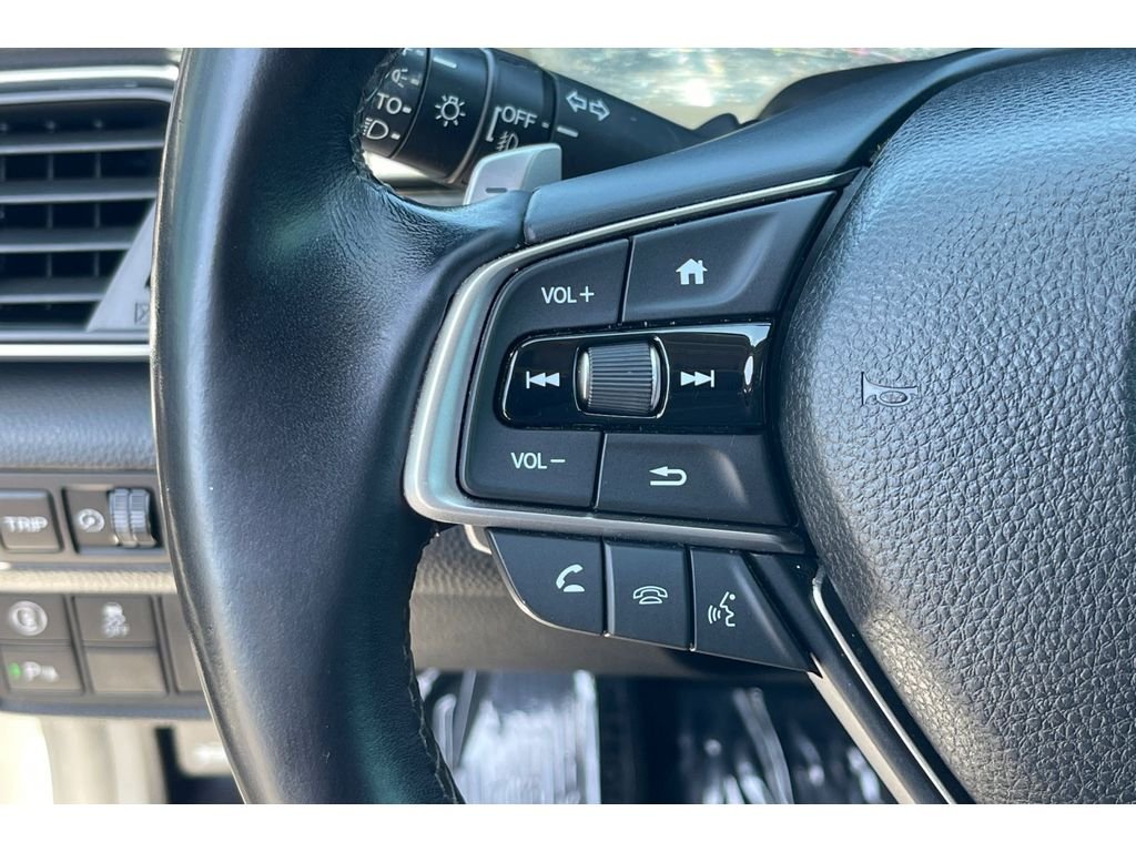 Used 2018 Platinum White Pearl Honda Touring 1.5T image 34