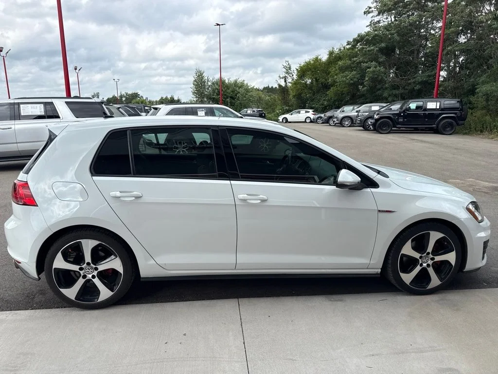 Used 2017  Volkswagen S image 7
