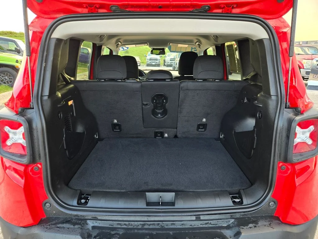 Certified Used 2022 Red Jeep Latitude image 32