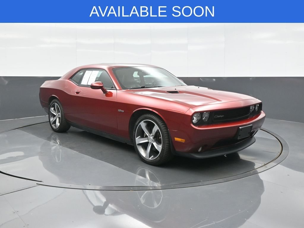 Used 2014 Red Dodge SXT image 1