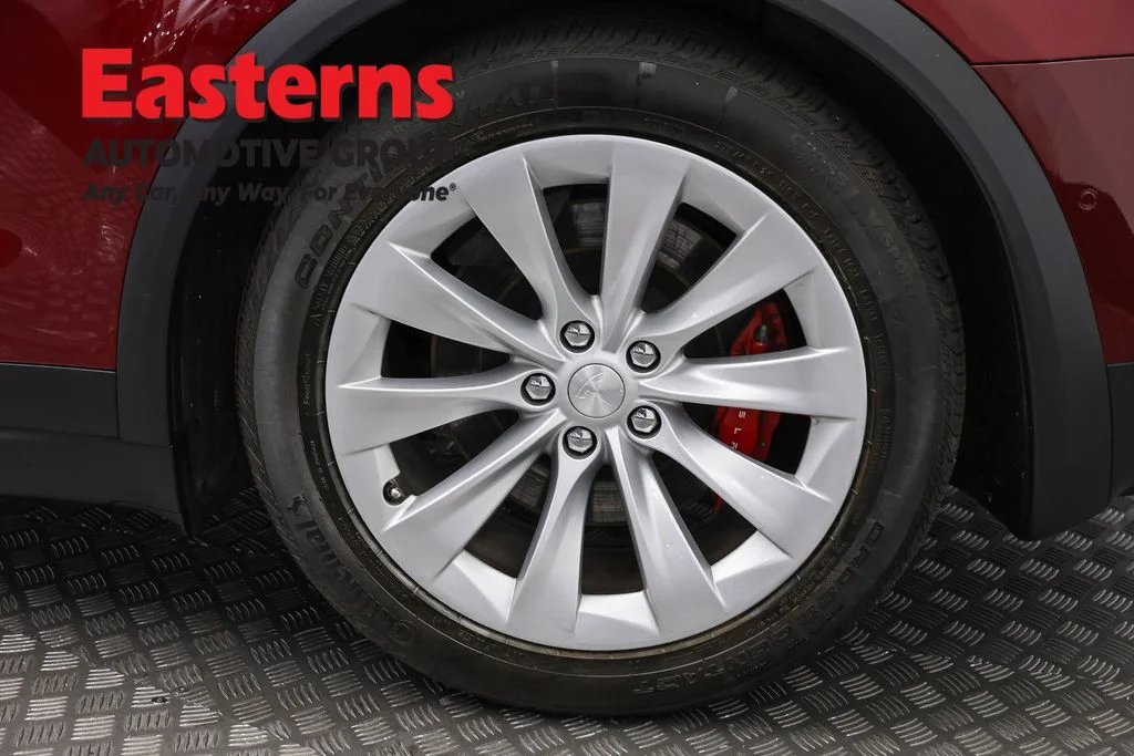 Used 2016 Red Tesla P90D image 31