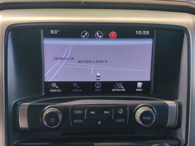 Used 2015 White GMC Denali image 25