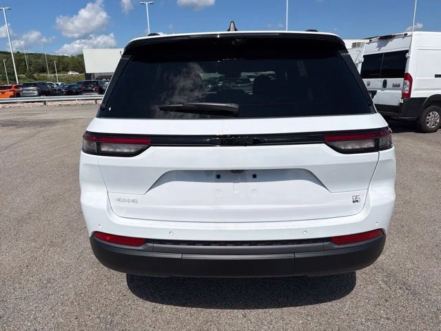New 2026 White Jeep  image 4