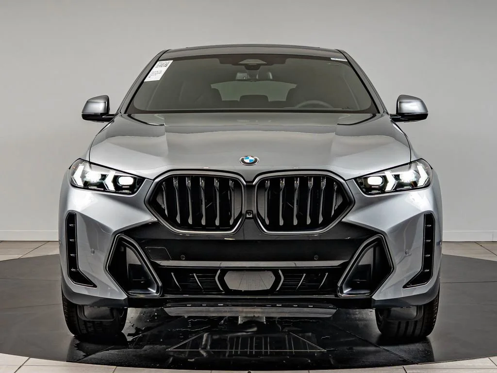 New 2027 Gray Metallic BMW xDrive40i image 2