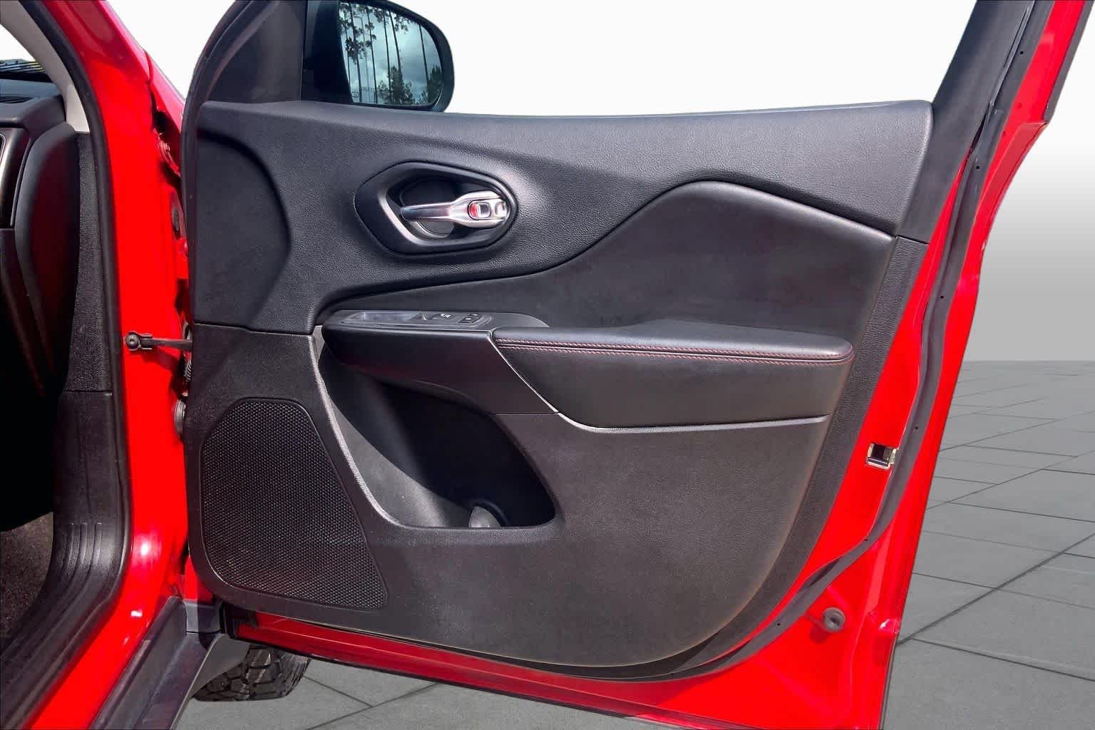Used 2019 C Jeep Trailhawk image 22