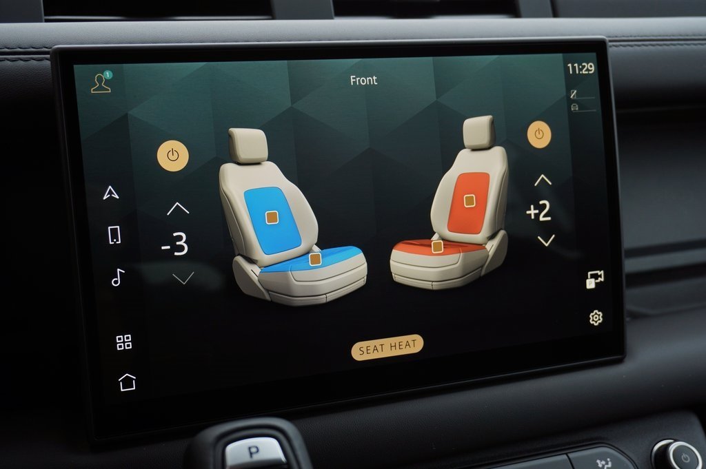 2025 LAND ROVER DEFENDER - Image 25