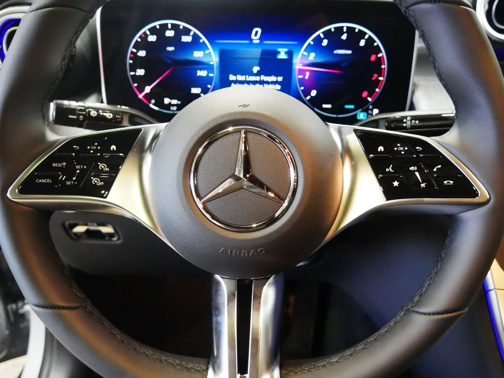 Certified Used 2026 MANUFAKTUR Alpine Grey Mercedes-Benz GLC 300 image 30