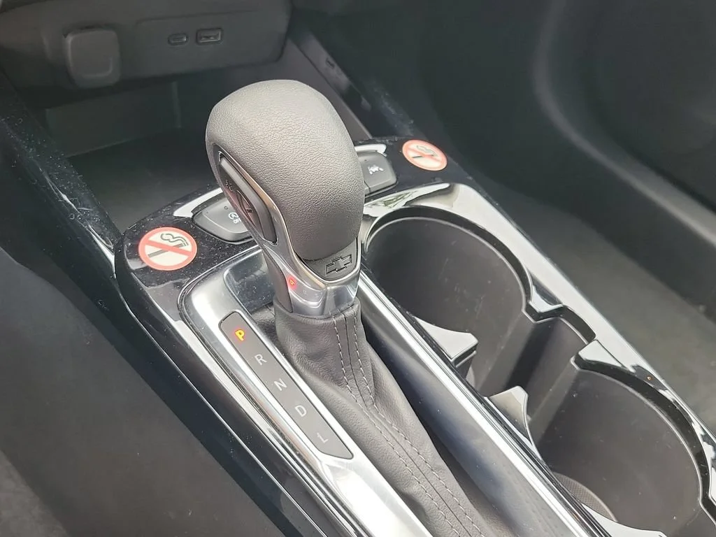 Used 2025 Summit White Chevrolet LT image 33