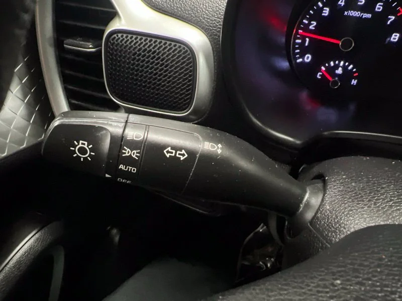 Used 2022 White Kia LX image 20