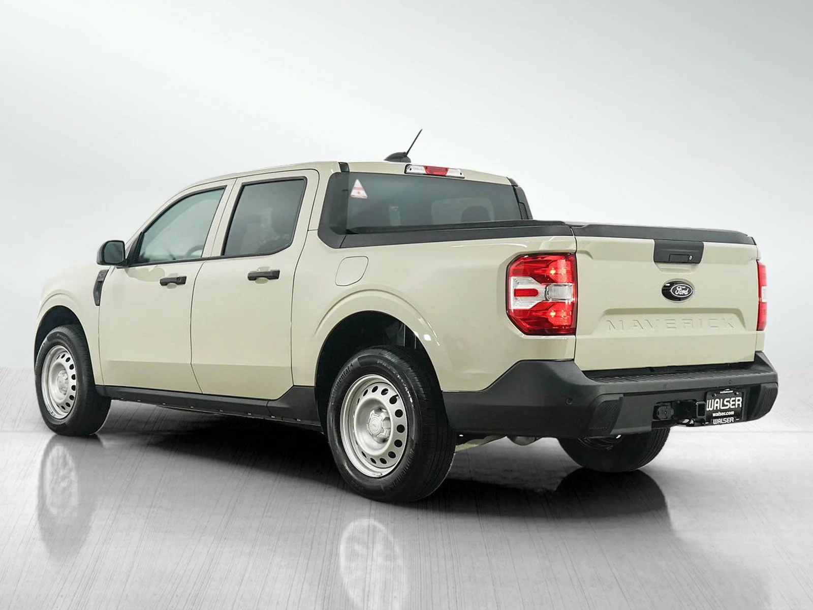 Used 2025 Beige Ford XL image 4