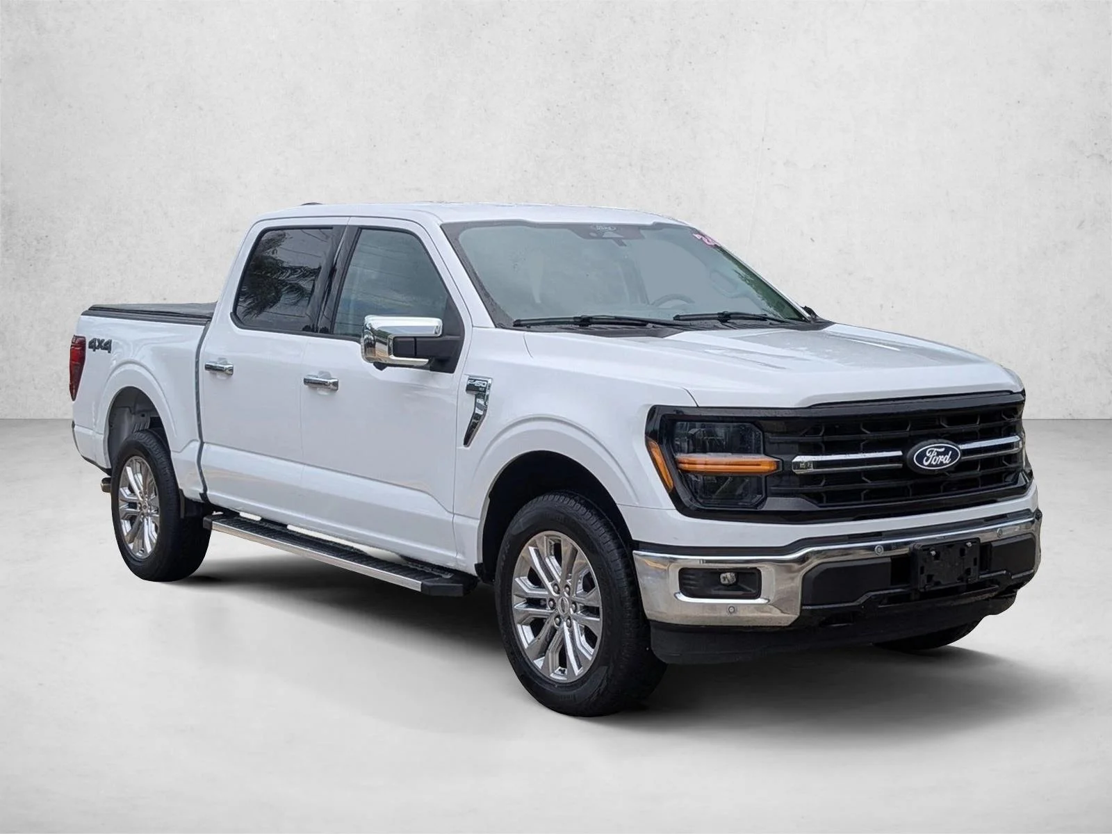 Used 2024 Oxford White Ford XLT image 3
