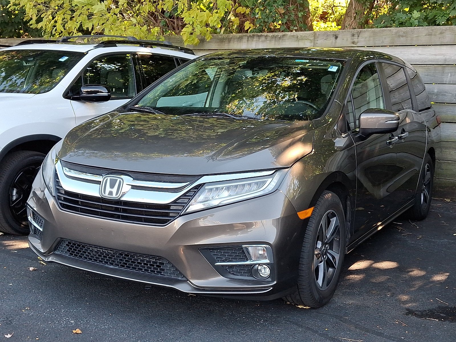 Certified Used 2018 Pacific Pewter Metallic Honda Touring image 3