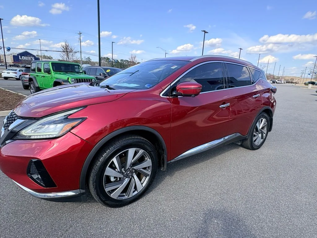 Used 2020 Red Nissan SL image 11