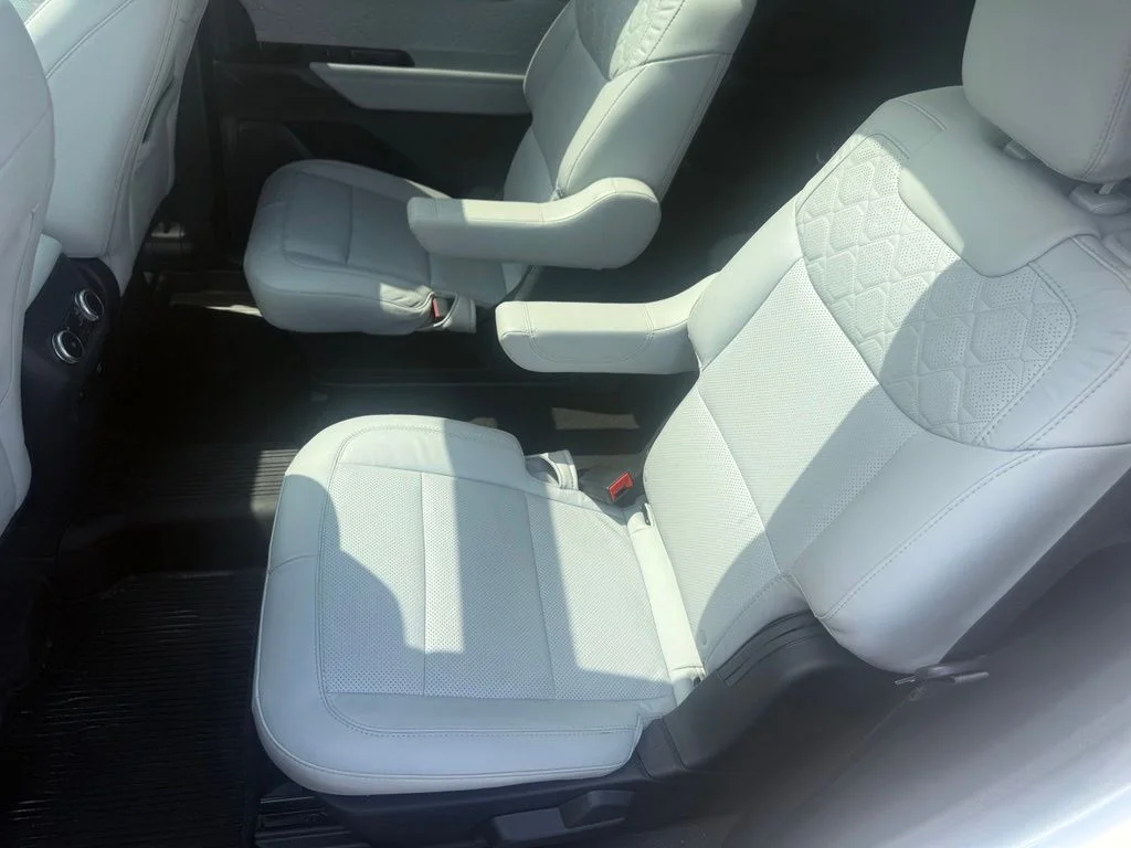 Used 2025 White Ford Platinum image 38