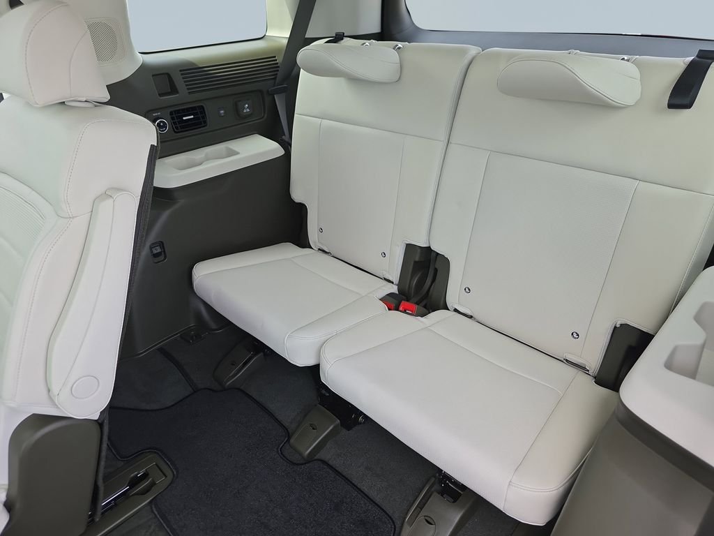 Used 2025 Serenity White Hyundai Calligraphy image 34