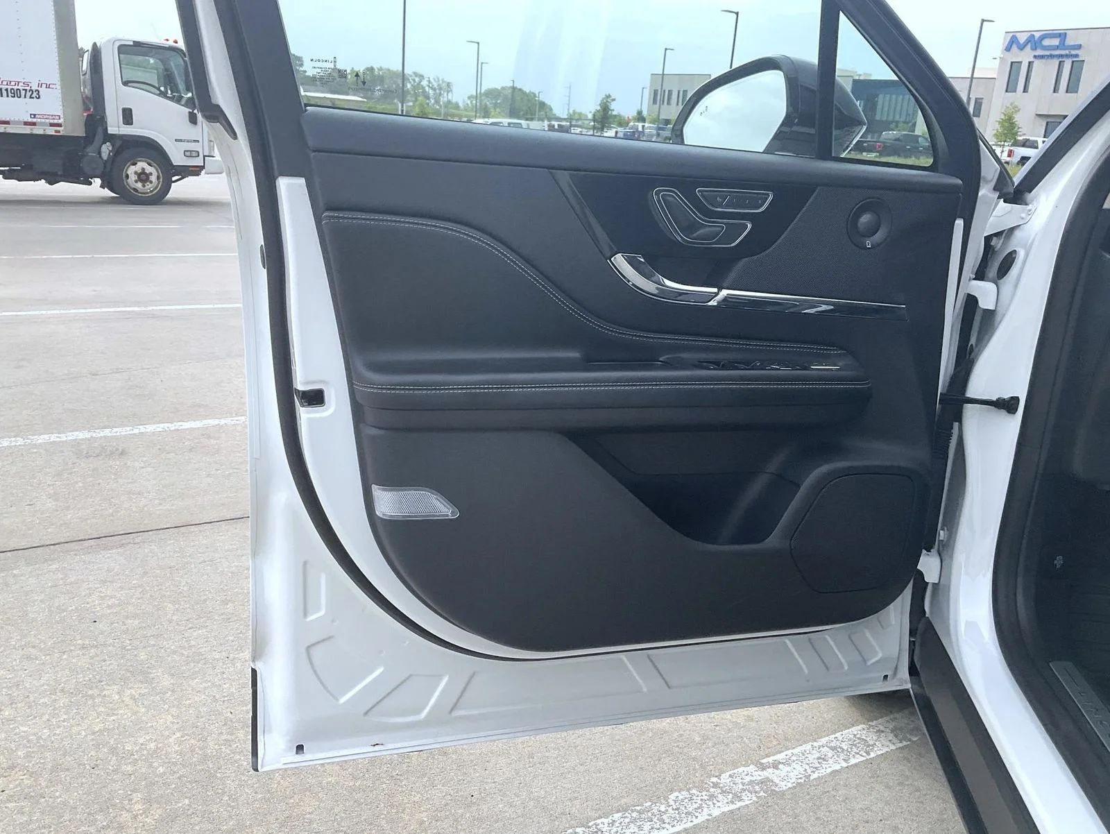 Certified Used 2023 White Lincoln Standard image 10