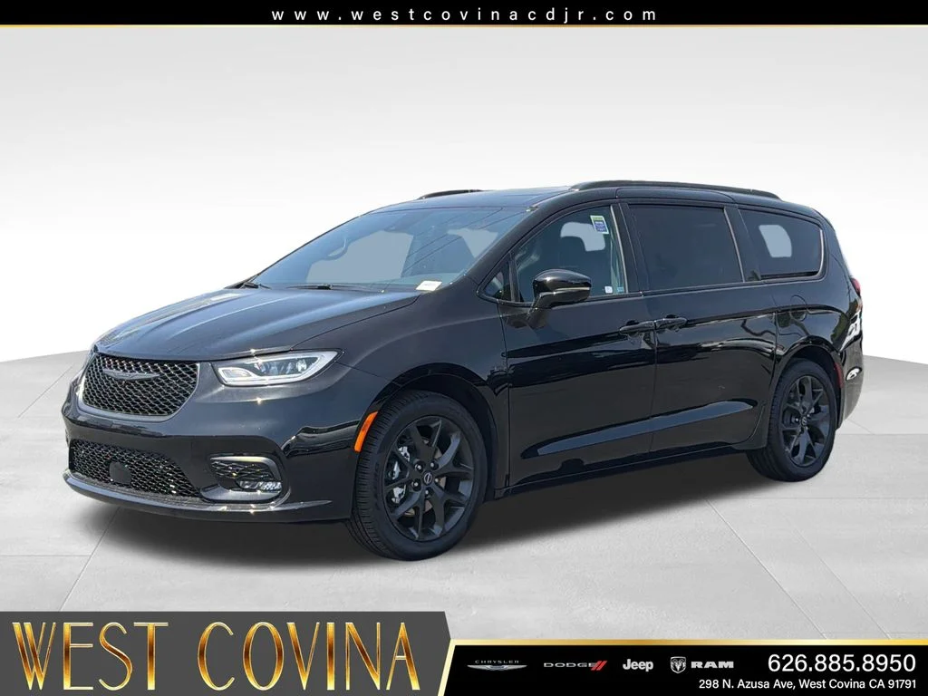 2026 Chrysler Pacifica Select's photo