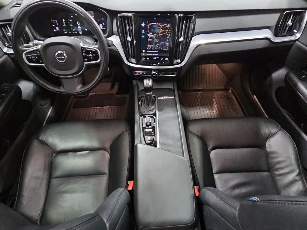 Used 2019 Beige Volvo T5 Momentum image 10