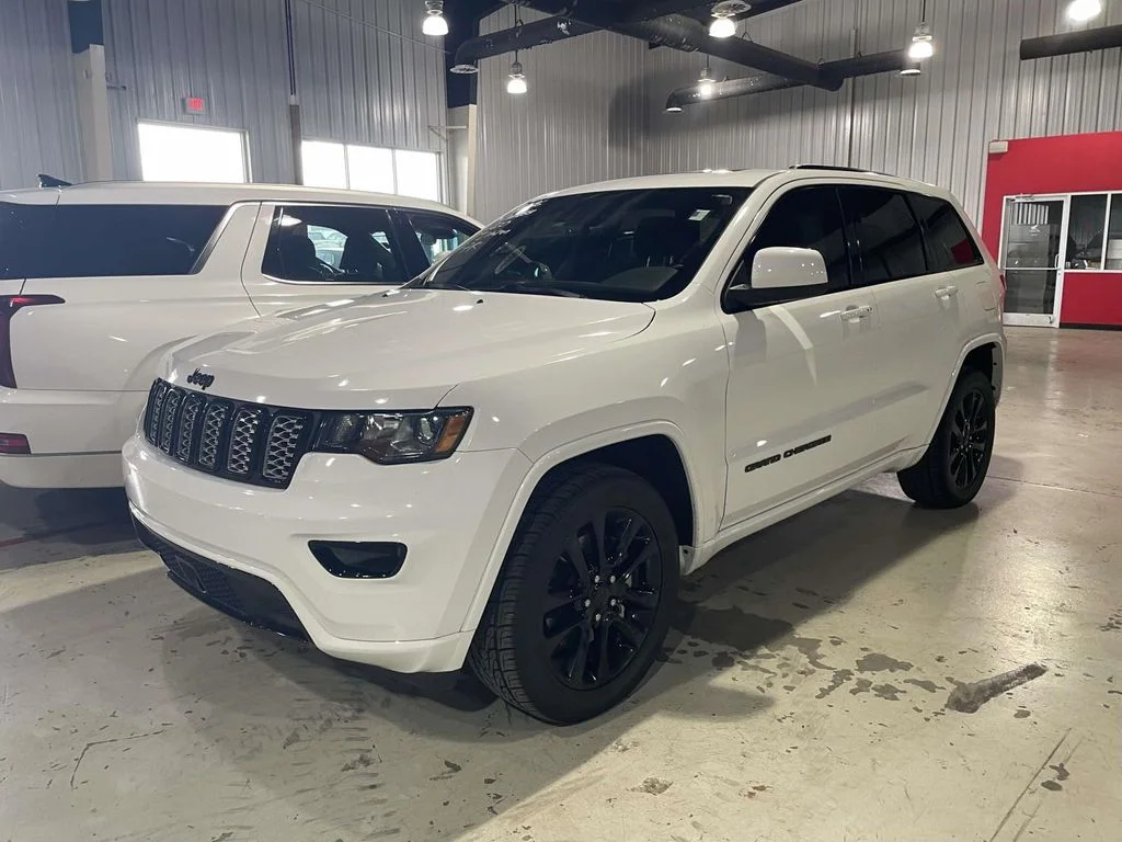Used 2021 White Jeep Laredo X image 3