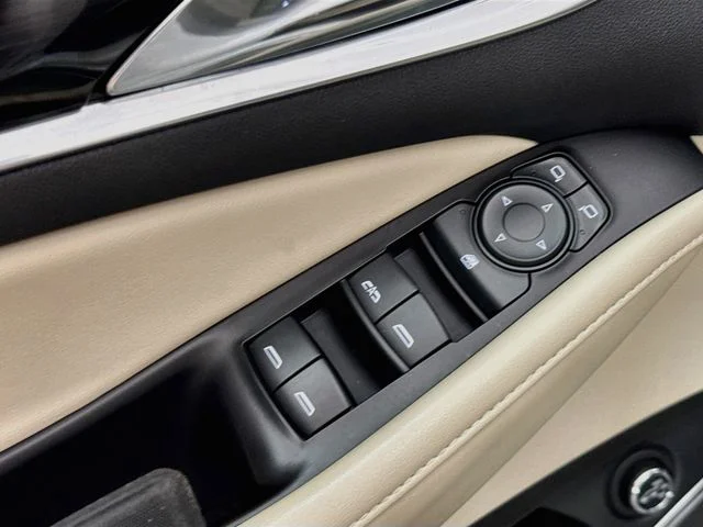 Certified Used 2018 White Frost Tricoat Buick Essence image 17