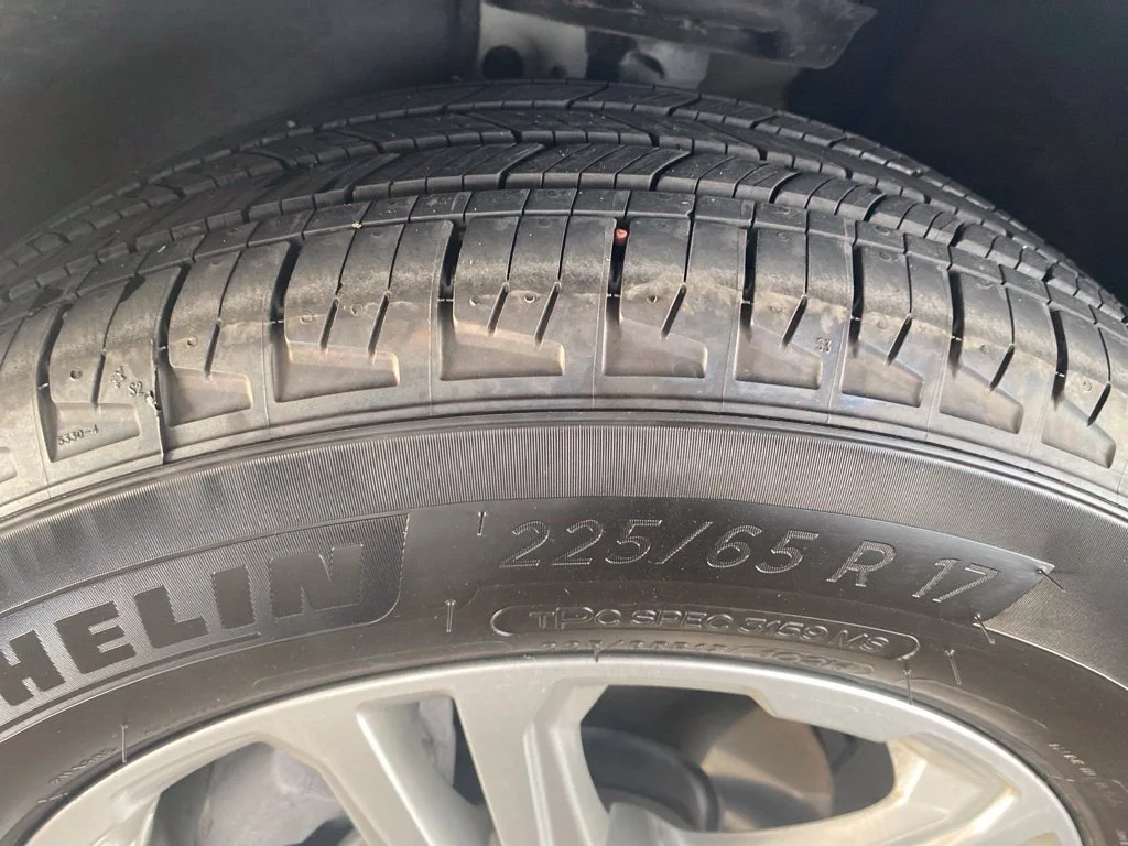 Used 2024 Summit White GMC SLE image 22