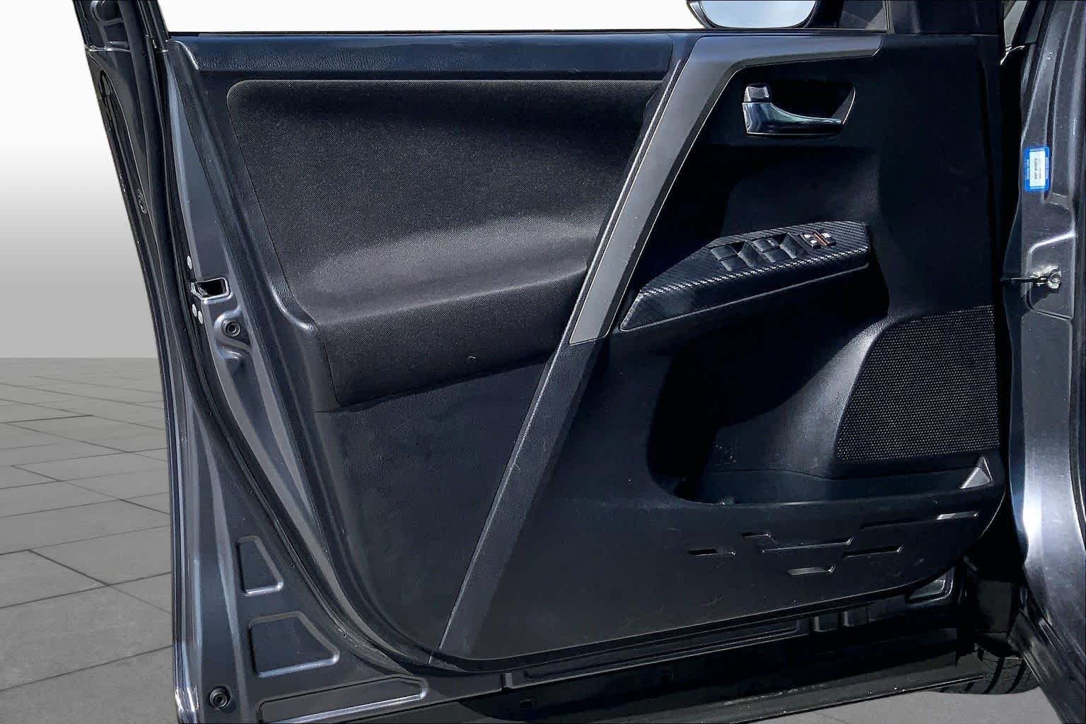 Used 2015 Magnetic Gray Metallic Toyota XLE image 20