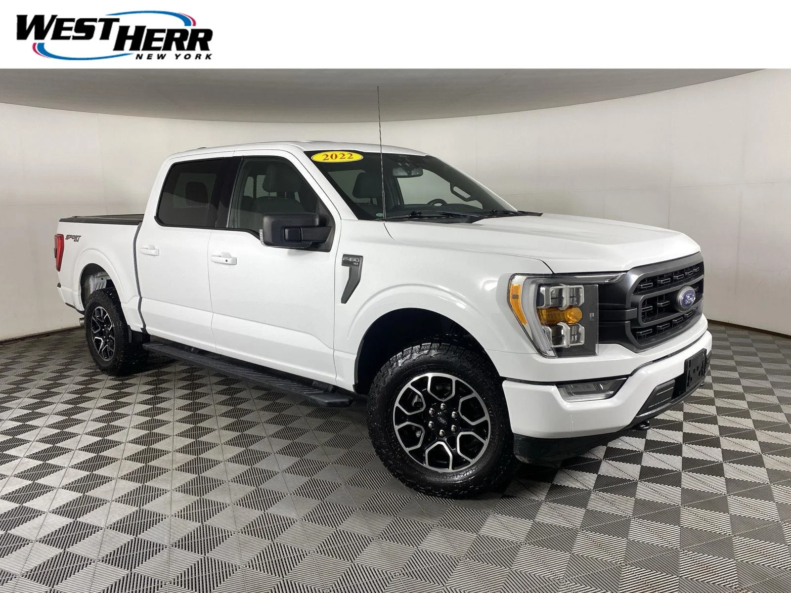 Used 2022 Oxford White Ford XLT image 1
