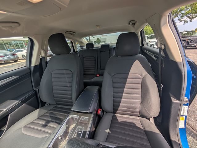 Used 2017 Lightning Blue Ford SE image 13