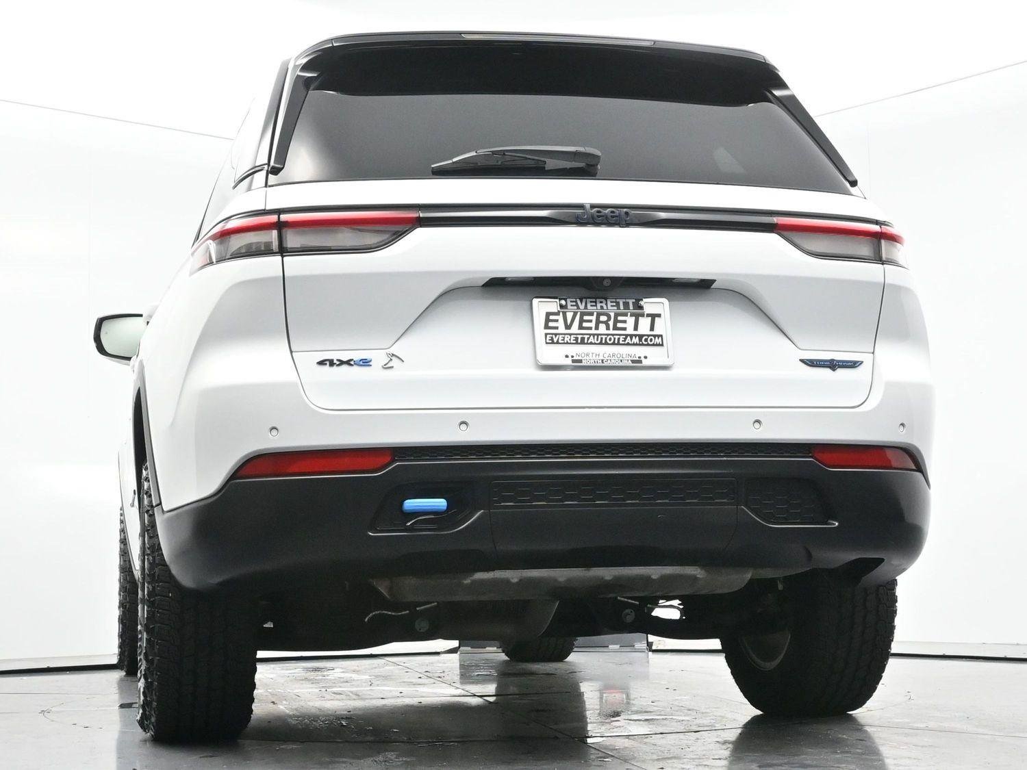 Used 2022 Bright White Clearcoat Jeep Trailhawk image 51