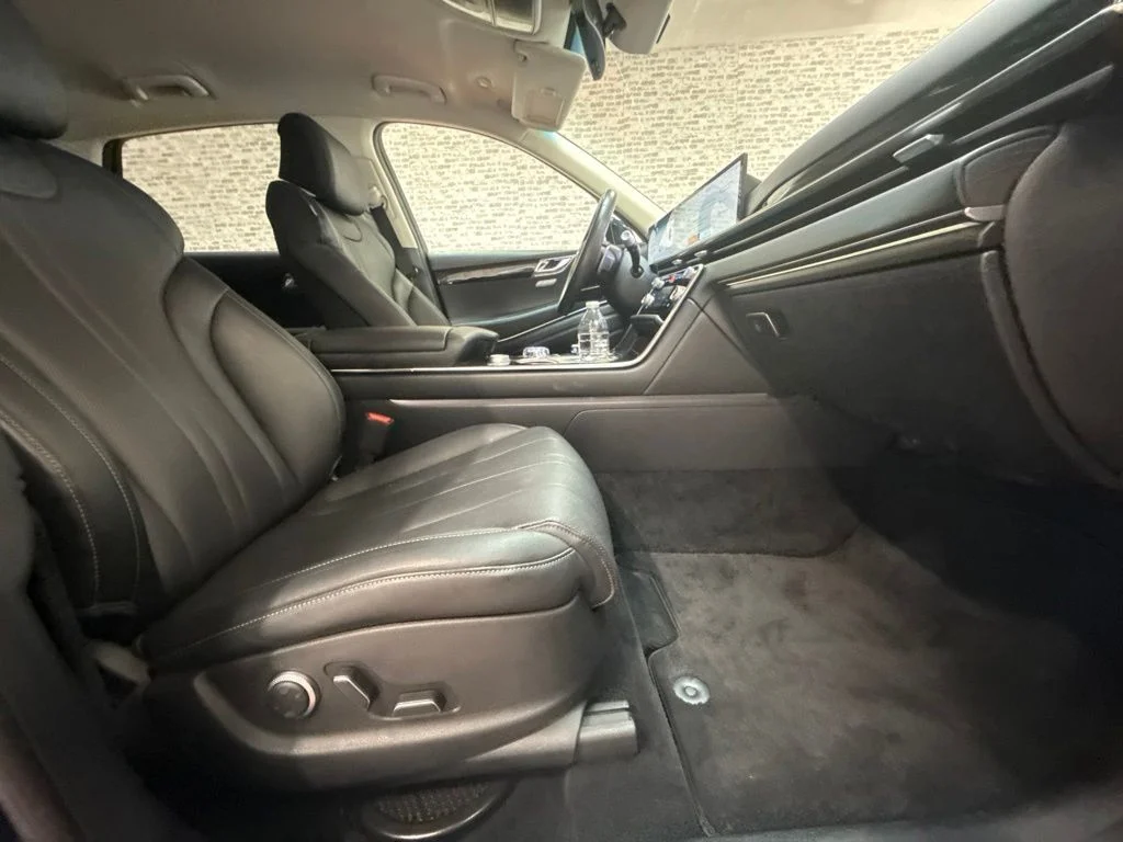 Used 2025 Capri Blue Genesis 2.5T image 12