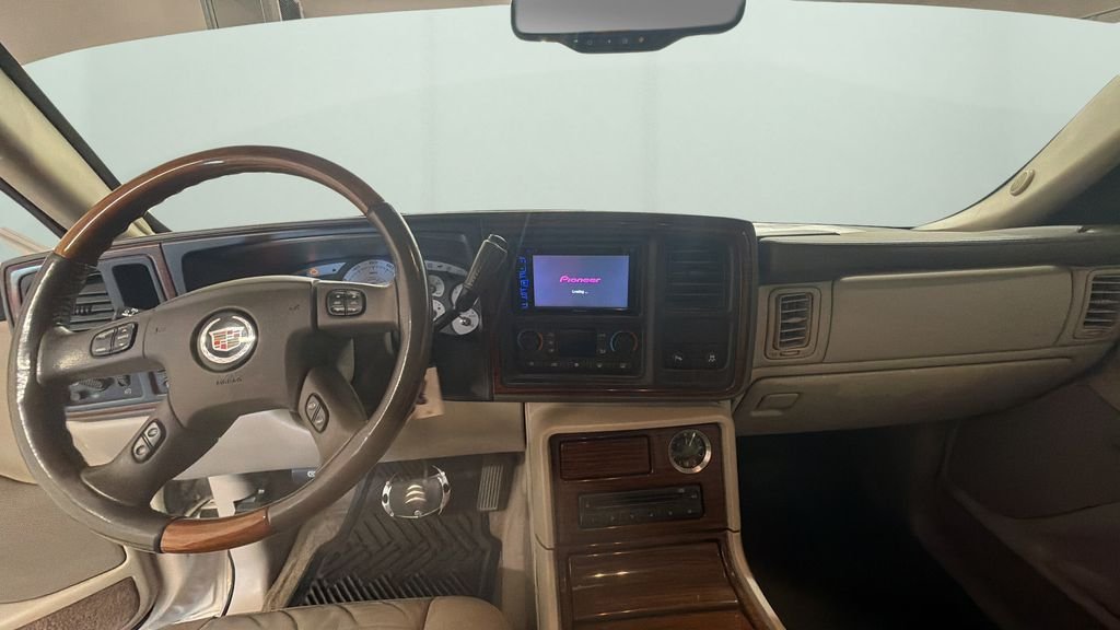 Used 2004 White Cadillac Base image 10