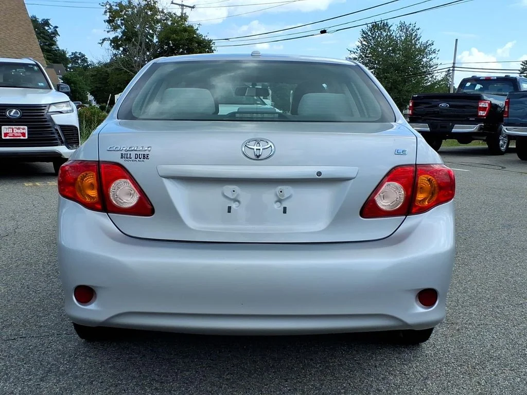 Used 2010 Silver Toyota LE image 20