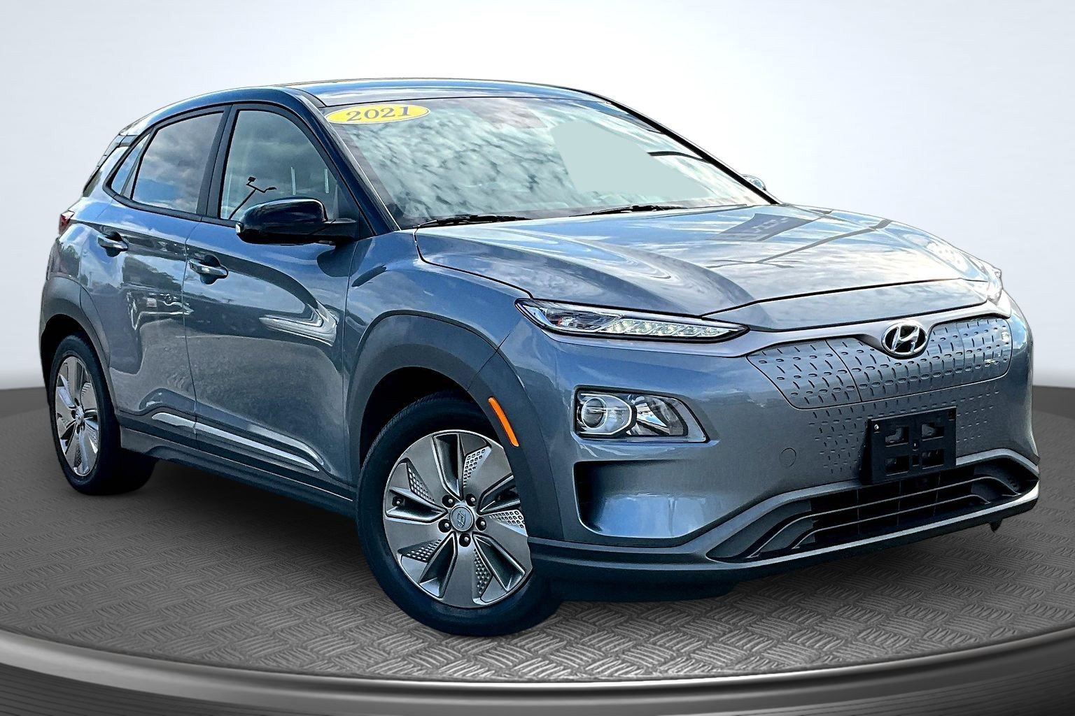 Used 2021 Silver Hyundai SEL image 2