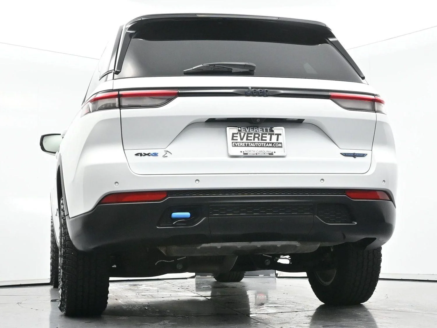 Used 2022 Bright White Clearcoat Jeep Trailhawk image 51