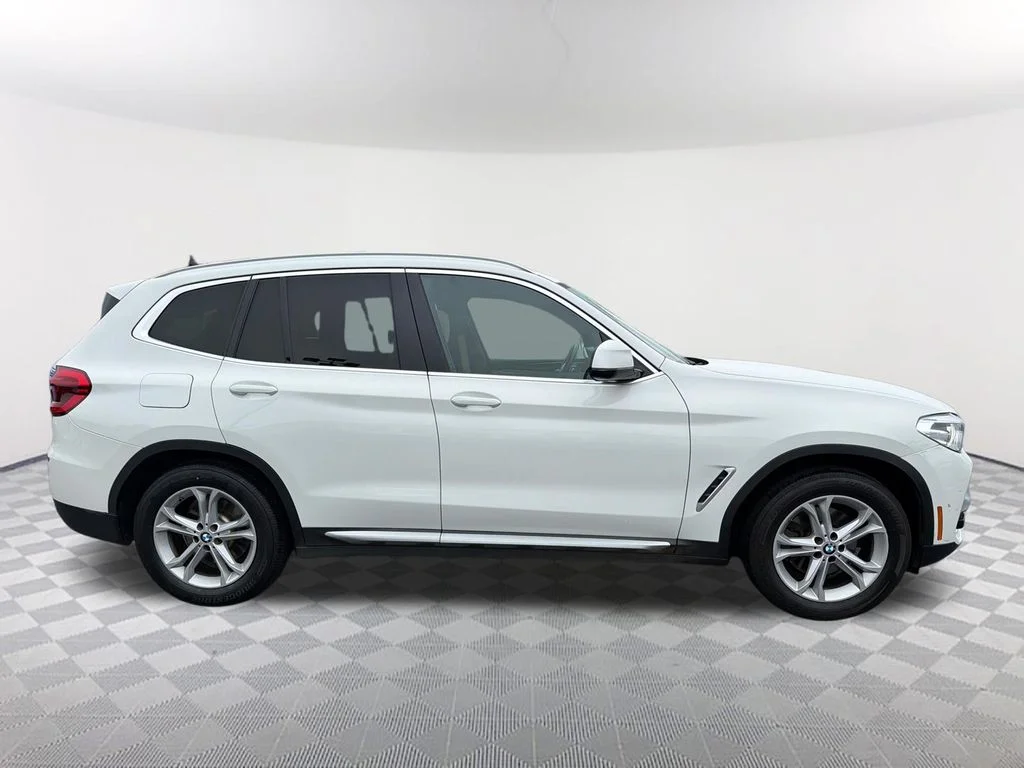 Used 2021 White BMW sDrive30i image 4