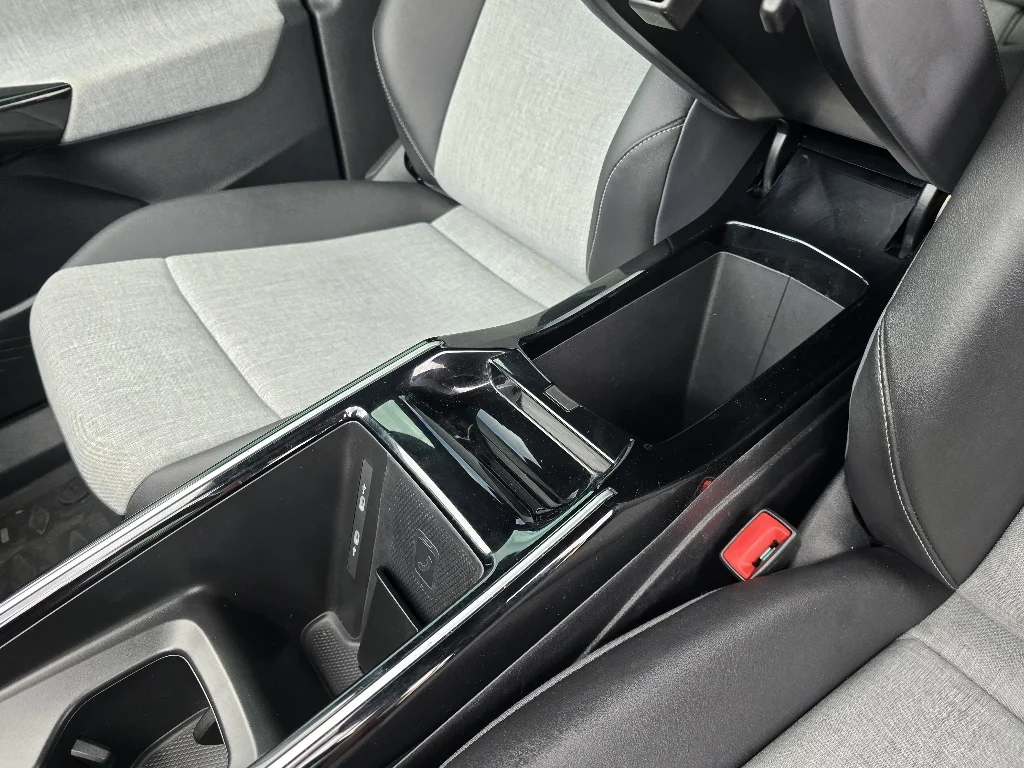Used 2024 Deep Black Pearl Volkswagen Pro image 30