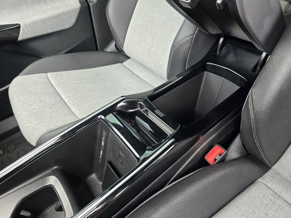 Used 2024 Deep Black Pearl Volkswagen Pro image 29