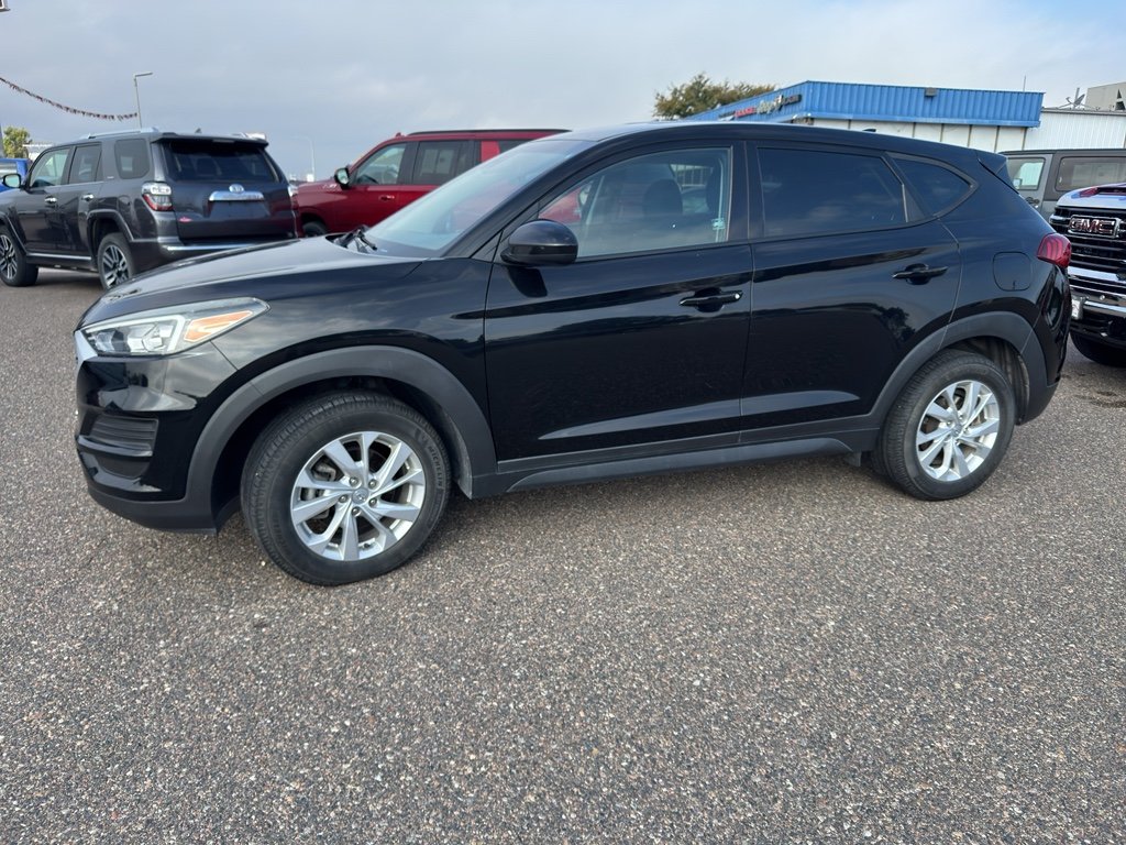 Used 2019 Black Noir Pearl Hyundai SE image 2