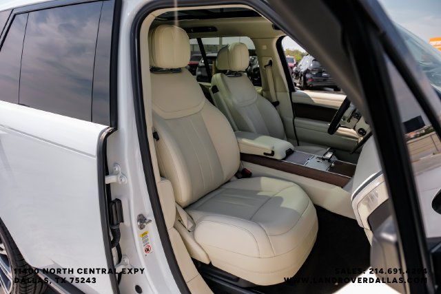 Used 2024  Land Rover SE image 38