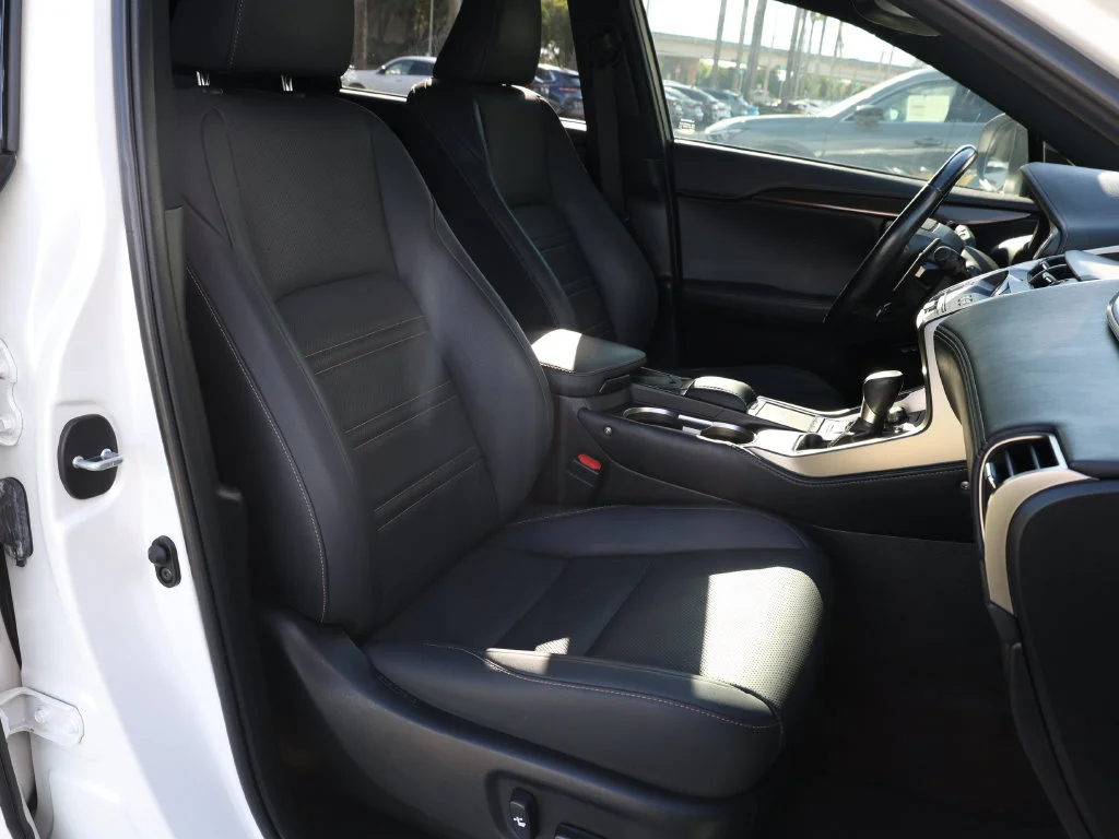 Used 2020 White Lexus 300 Base image 21