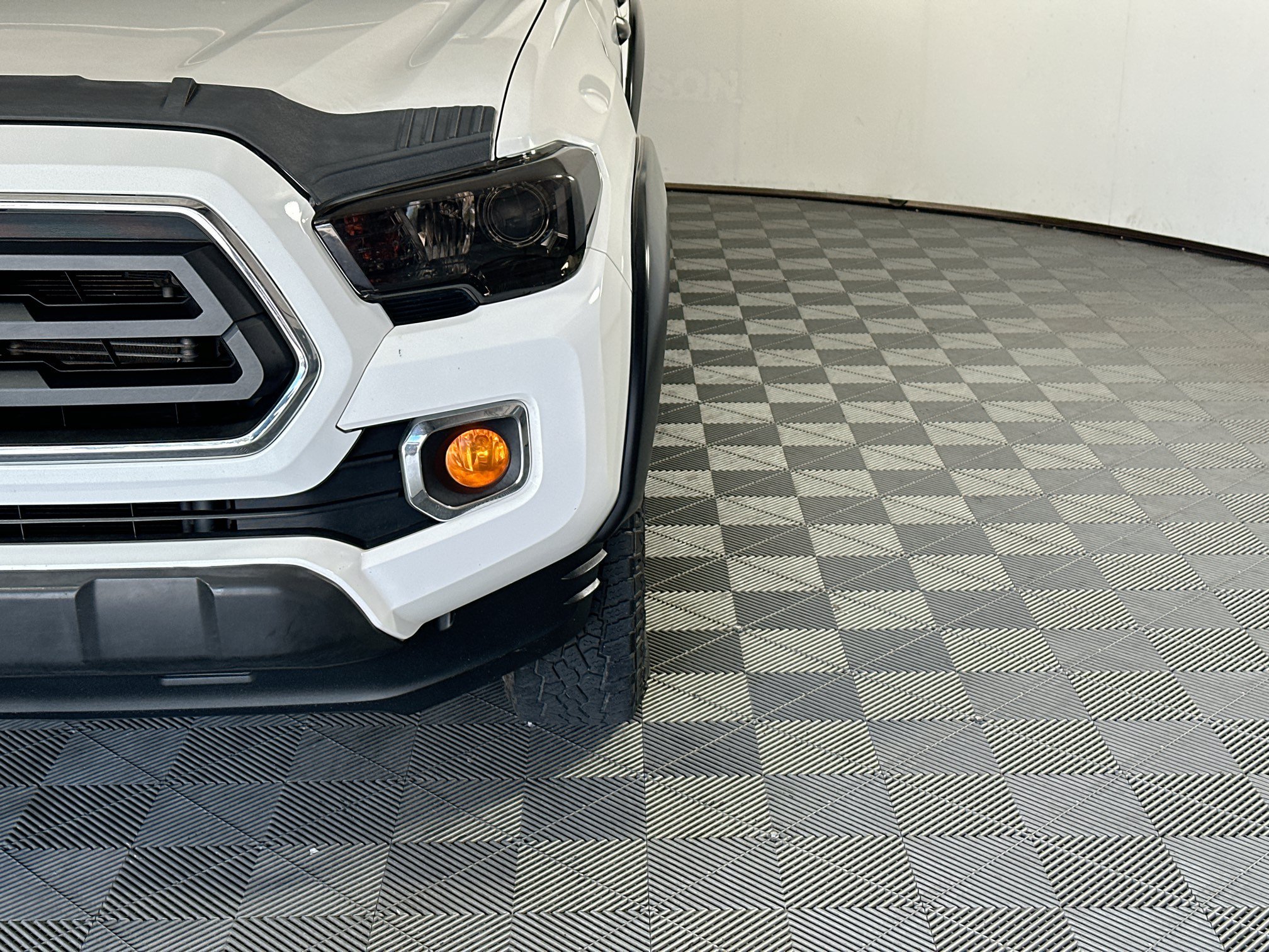 Used 2020 Super White Toyota SR5 image 9