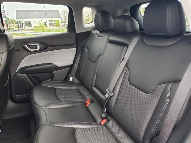 Used 2022 Laser Blue Pearlcoat Jeep Latitude image 23