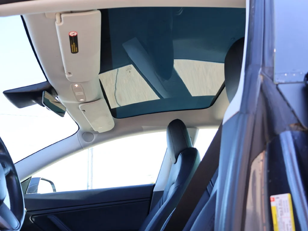 Used 2018  Tesla  image 31
