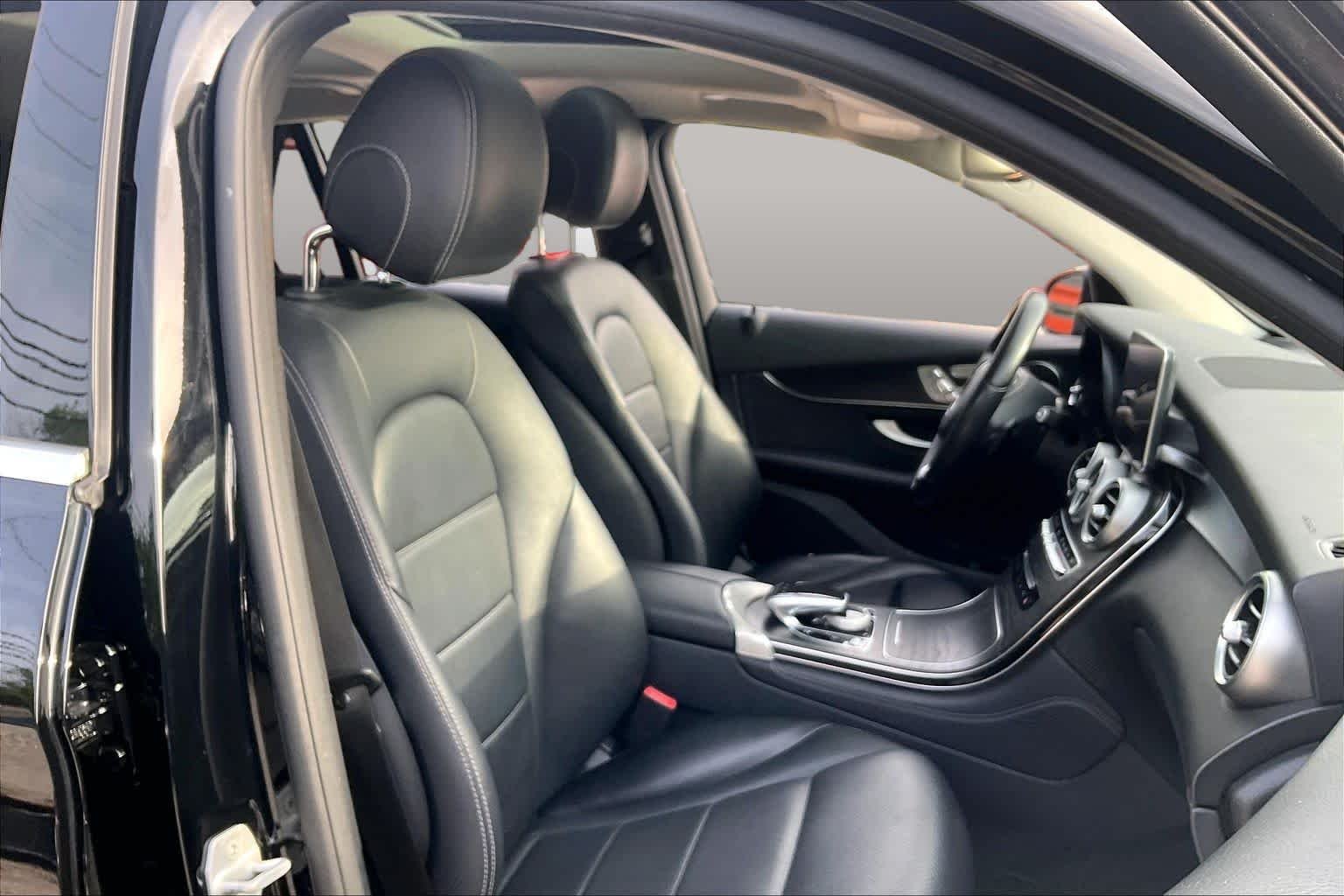 Used 2016  Mercedes-Benz GLC 300 image 8