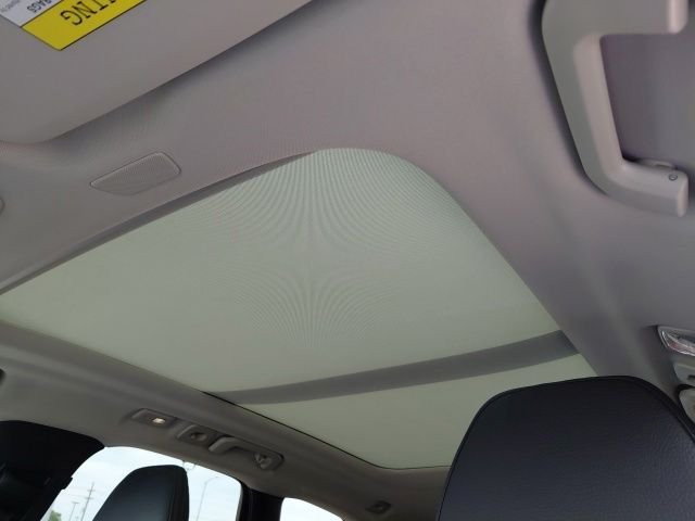 Used 2024 White Volvo B5 Plus Dark Theme image 22
