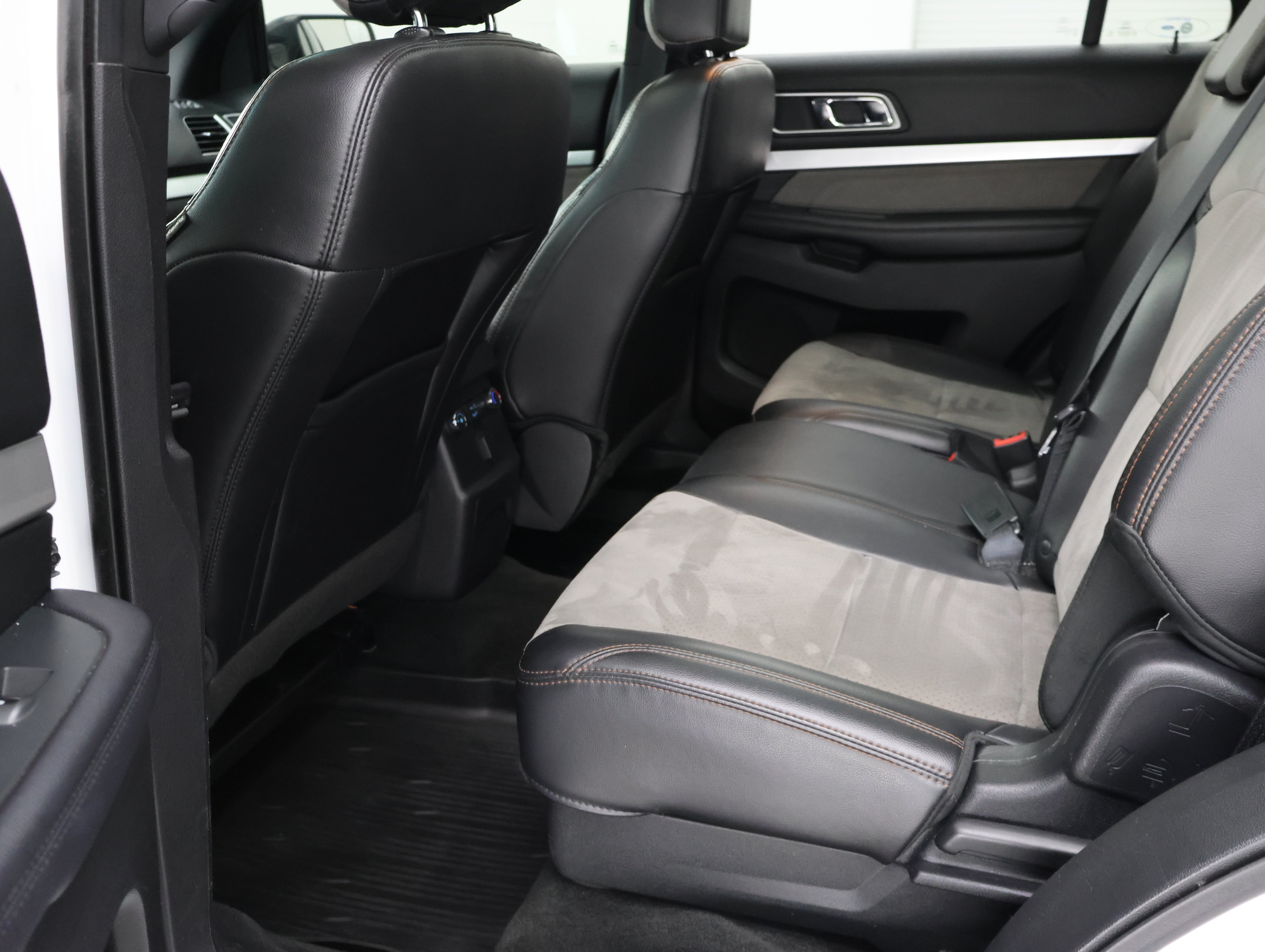 Used 2017  Ford XLT image 34